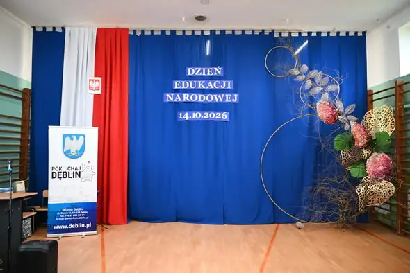 Dęblin: Dzień Edukacji Narodowej w SP nr 2 – awanse, nagrody i muzyczne talenty