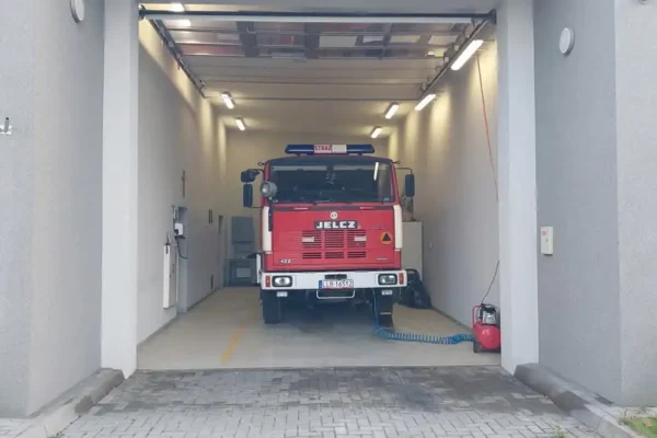 Pożar budynku gospodarczego w Nowodworze-Piaskach. Akcja strażaków