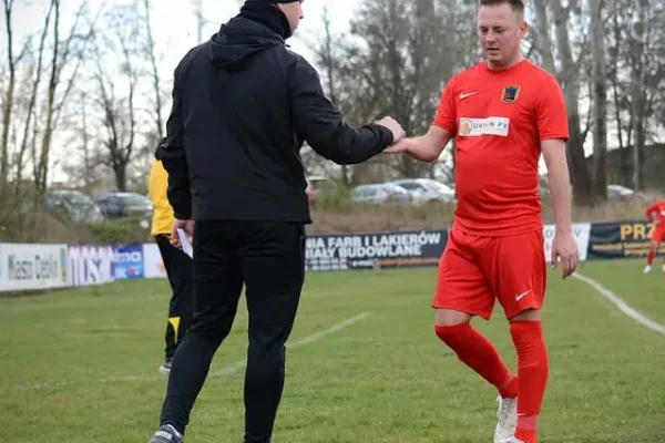 Czarni Dęblin przegrywają z KS Uniszowice 1:2 – koniec serii zwycięstw
