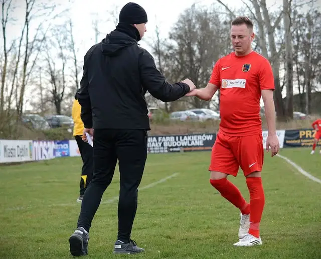 Czarni Dęblin przegrywają z KS Uniszowice 1:2 – koniec serii zwycięstw