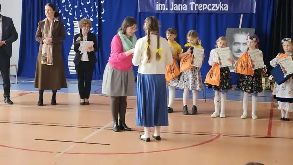 Uczennice ze Stężycy z wyróżnieniami na konkursie pieśni kaszubskiej w Miszewie